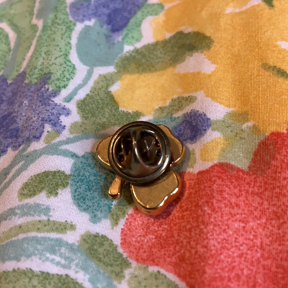Clover Pin AS IS - Picture 2 of 4